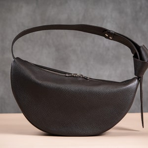 Sac Half Moon en cuir pour femme, petit sac crossbody, sac banane, sac à bandoulière minimal, sac de boulettes fait à la main, sac à main en cuir croissant de lune