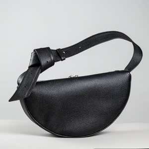 Bolso bandolera de cuero negro, bolso media luna, bolso de luna, bolso de cuero de mujer, bolso de luna en forma de media luna, bolso de bola de masa, bolso de plátano Negro