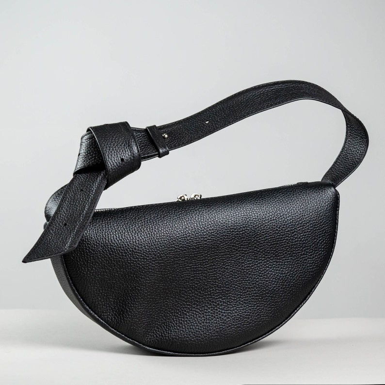 Bolso bandolera de cuero negro, bolso media luna, bolso de luna, bolso de cuero de mujer, bolso de luna en forma de media luna, bolso de bola de masa, bolso de plátano Negro