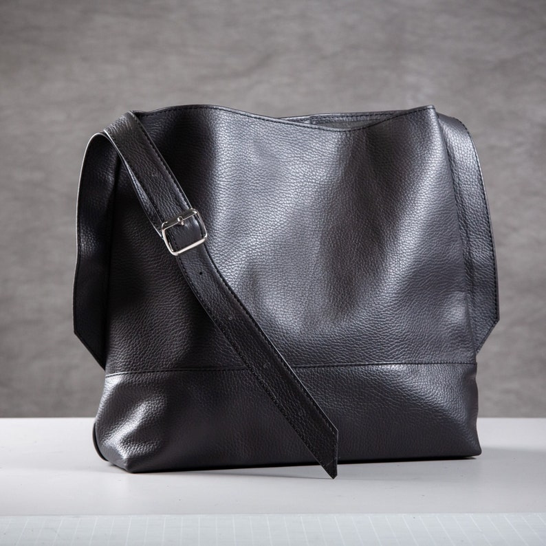 Bucket leather bag, women's bucket purse, handmade shoulder handbag, cute black laptop tote bag Gray