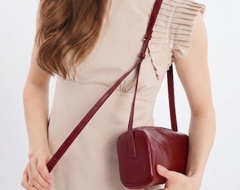 Burgundy Leather Cylinder Bag, Wine Red Crossbody Barrel Purse, Deep Red Shoulder Bag, Oxblood Bowler Handbag, Fall Fashion Minimalist Pouch