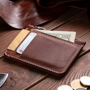 Individuelles kleines Münztäschchen aus Leder, personalisiertes Mini-Geldbörse, schlankes Portemonnaie, Münzfach für Herren, minimalistisches Portemonnaie mit Reißverschluss Bild 5