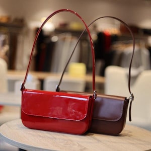 Baguette-Geldbörse aus rotem Leder, minimalistische Schultertasche, kleine bordeauxfarbene Ledertasche, Clutch-Tasche, Henkeltasche, Unterarmtasche