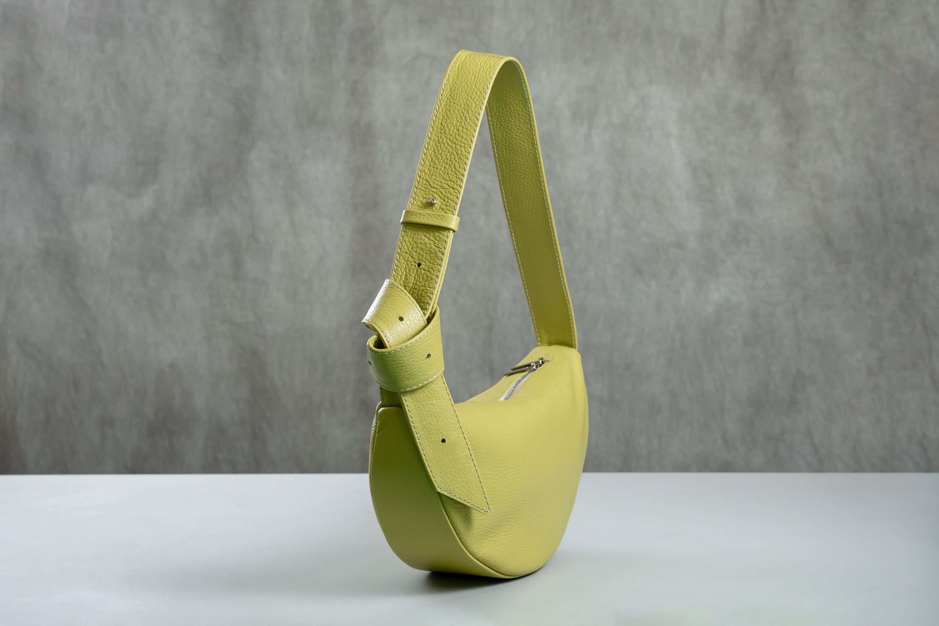 Borsa a mezzaluna in pelle Beige Lancel - Donna | Place des Tendances