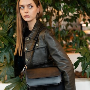Schwarze Ledergeldbörse, minimalistische Baguette-Tasche aus Leder, kleine Schulterhandtasche, Mini-Unterarmtasche aus echtem Leder, weinrote Clutch-Tasche