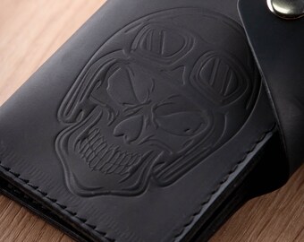 Men's leather skull engraved cash envelope, long personalized biker wallet with chain, handmade trucker wallet