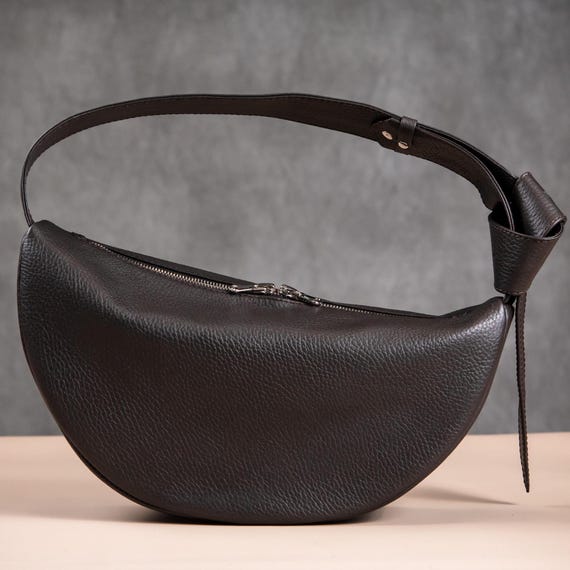 バッグ Vintage leather half moon hand bag Vintage leather half moon hand bag