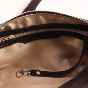 Borsa bowling in pelle scamosciata, borsa cilindrica in pelle scamosciata color cioccolato, piccola borsa morbida con doppia cerniera, borsone in pelle scamosciata di alta qualità, borsa a mano marrone immagine 5