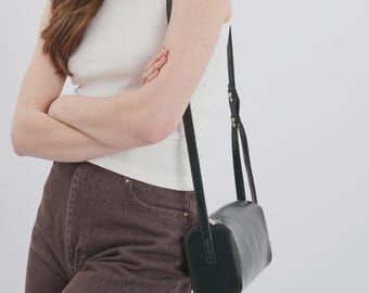 Classic Black Leather Cylinder Bag, Black Crossbody Barrel Purse, Small Leather Bowling Bag, Minimalist Shoulder Pouch, Y2K Bowler Handbag