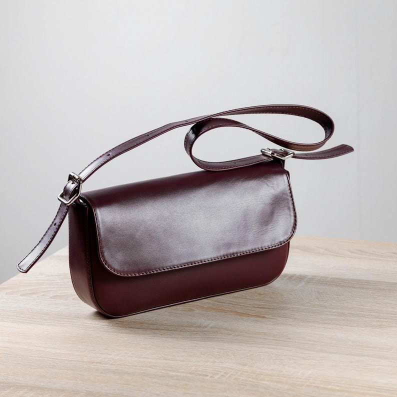 Minimalistische schoudertas, kleine bordeauxrode leren tas, gele lakleren baguette tas, clutch, etui, onderarmtas Burgundy