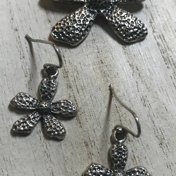 Silpada 925 Sterling Silver Textured Flower Earrings W1155 and Daisy Pendant S1101 Set HTF