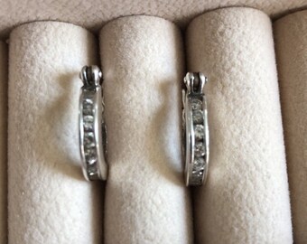 Orecchini Cerchi con Punto Luce e Pavè | Argento Sterling 925 | Pandora