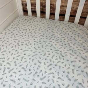 Plant leaves breathable muslin fitted crib sheet- cot- baby- nursery- pack and play- gift-toddler- natural- geeenery- succulent- floral-boho