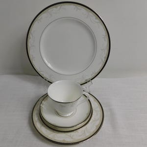 B7 - Waterford Fine China Brocade 5pc Place Setting