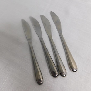 F7 - Pfaltzgraff Stainless Flatware 18/8 Sonya Dinner Knives Lot of 4