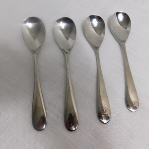 F7 - Pfaltzgraff Stainless Flatware 18/8 Sonya Soup Spoons Lot of 4