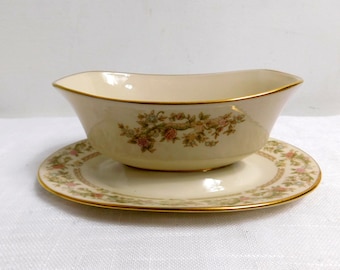 L7 - Lenox USA Helmsley Gold Trim Gravy Boat w/ Underplate