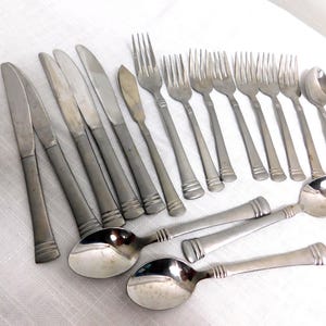 E7 - Cambridge Silver Co. Codie Frosted Stainless Flatware 17pc Lot