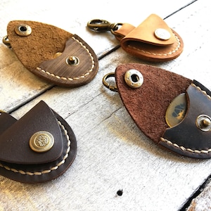 Pick-sleutelhanger Gitaar plectrum houder lederen aangepaste cadeau pick-etui muzikant plectrum houder sleutelhanger vader cadeau voor gitarist Met de hand gestikt