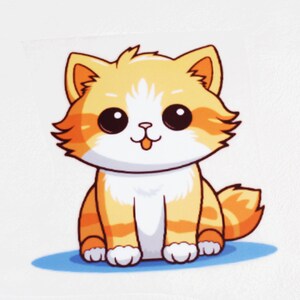 Könnte beinhalten: Eine Cartoon-Illustration einer süßen orangefarbenen und weißen Katze mit großen Augen und einem glücklichen Ausdruck. Die Katze sitzt auf einem blauen Hintergrund.