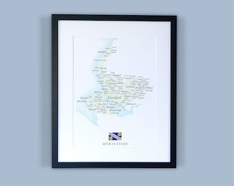 Może przedstawiać: Zobrazowana mapa Merseyside w Anglii, z nazwami miast i miasteczek wydrukowanymi czarnym kolorem na białym tle. Mapa jest otoczona czarną ramką, a pod nią widnieje napis "MERSEYSIDE".