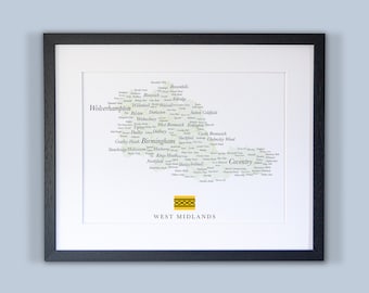 Könnte beinhalten: Eine Schwarzweißkarte der Region West Midlands in England, mit den Namen der Städte und Gemeinden in grüner Schrift. Die Karte ist in einem schwarzen Rahmen gerahmt.