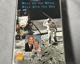 Charlie y Dotty Duke caminan sobre la luna, caminan con el hijo, cinta de casete, 1993, Apollo