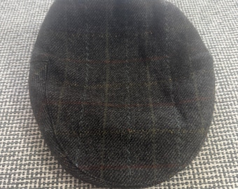 Hats of Ireland Mens 100% Wool Flat Cap Charcoal Grey Plaid Newsboy Hat 7 3/8 L