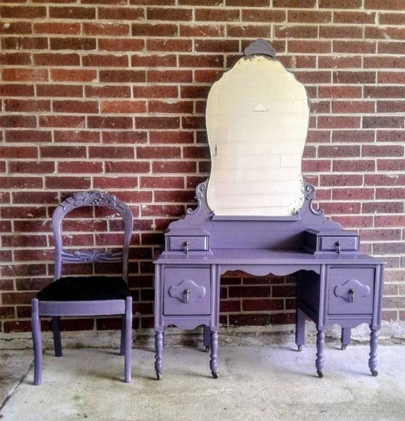 thomasville vanity dressing table