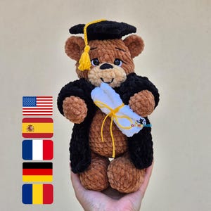 Patrón de Crochet Oso de Graduación – Tutorial PDF Tamaño Mediano – Regalo de Graduación – Osito de Hilo de Peluche – Patrón Amigurumi