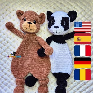 Può includere: Due animali di peluche fatti a mano all'uncinetto: un orso marrone e un panda. L'orso ha un muso marrone chiaro e zampe nere. Il panda è bianco e nero. Entrambi hanno le braccia tese e sono fatti di filato morbido.