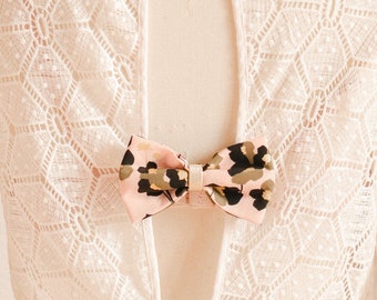 Pink, khaki, black and gold print clipping knot