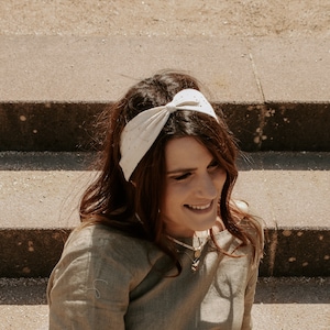 White tie headband with golden polka dot in double cotton gauze