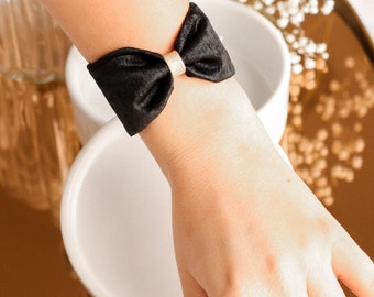 Black iridescent crepe knot cuff