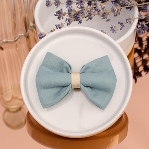 Light blue and gold clip-on knot