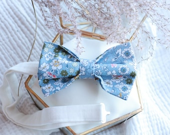 Flower print blue bow tie