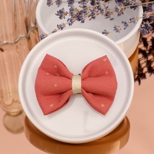 Dark pink and gold clip-on knot