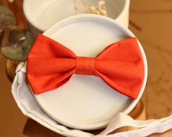 Ljusorange fluga i bomullssatin