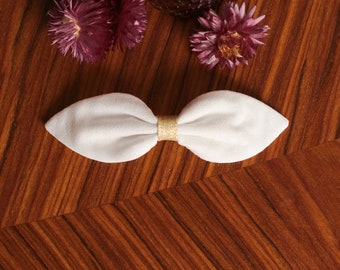 Bow barrette in off-white textured gold center