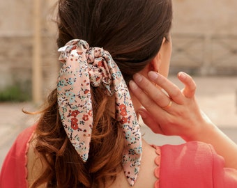 Chouchou scarf in turquoise, pink and terracotta flower satin