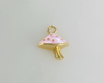 Lindo pingente de cogumelo rosa esmaltado, minúsculo e banhado a ouro, para confecção de joias.