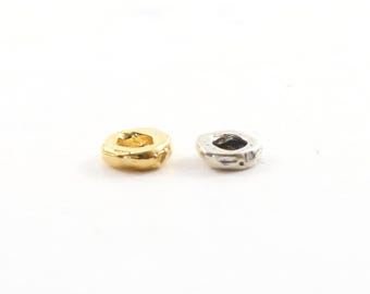 Handgefertigte, organisch geformte Rondelle, 6 mm flacher, runder Donut-Abstandshalter mit großem Loch in Vermeil oder Sterlingsilber 925