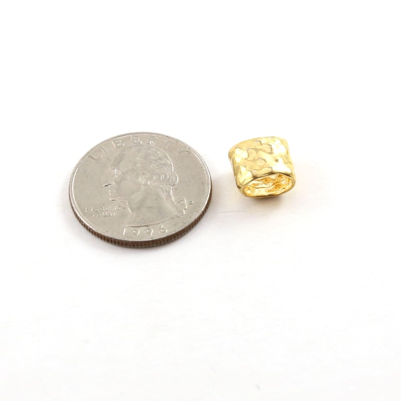 Handgefertigte, organisch gehämmert strukturierte, längliche Zwischenperle mit großem Loch aus vergoldetem Silber oder Sterlingsilber 925 Bild 5