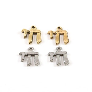 2 Pieces Simple Small Chai Life Charm in Pewter Jewish, Hebrew, Symbol Charm Pendant