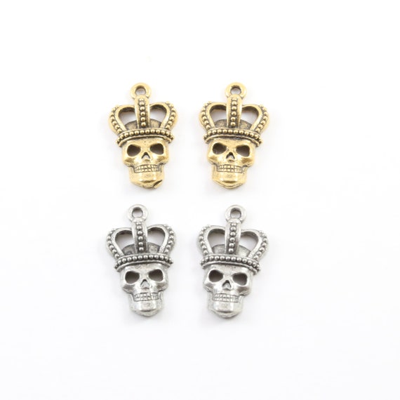 2 Pieces Pewter Skull with Crown King Skull Pendant Halloween Skeletons Day of the Dead Charm in Antique Gold, Antique Silver