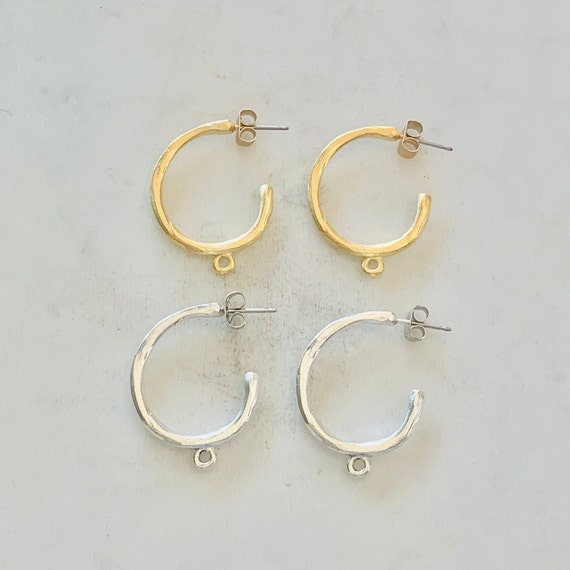 1 Pair Textured Hammered Pewter Round Hoop 27mm x 21mm Chandelier Finding Earring Component with Ring on Bottom in Matte Gold or Silver