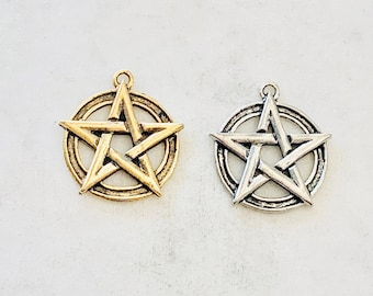 Colgante con dije mitológico de metal base de peltre con gran estrella de 5 puntas, símbolo wiccano, oro antiguo, plata antigua