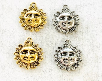 2 piezas de colgante de amuleto celestial de verano con sol sonriente y estrella de sol en oro antiguo y plata antigua