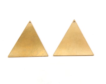 2 peças de pingente triangular liso grande de latão bruto, medindo 28 mm x 25 mm.