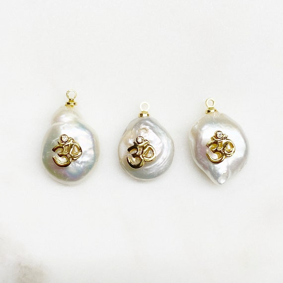 1 Piece Freshwater Clear Cubic Zirconia Center Ohm Om Pearl Charm Gold Plated Natural Shape Pearl Charm